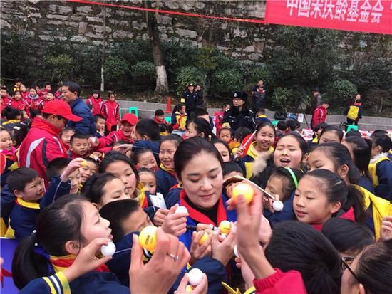 冠軍進校園 劉偉博士分享勵志故事