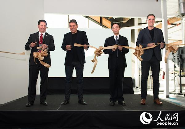 ���v��(chu��ng)ʼ�ˮ�����������������ף���һ�����Ї��v�f��ɽ�����I(l��ng)�����£��Ҷ������������ݱ��h�T����ɭ����v�����������ü��ʡ�