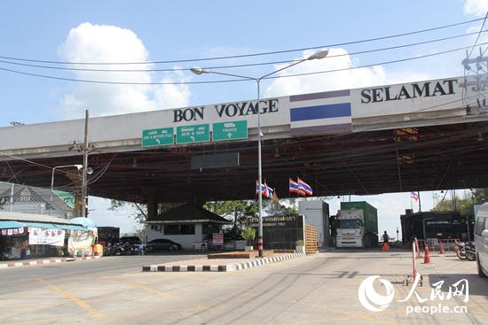 λ���ο�����ɳ���ڰ���̩������Ҫ���·��ͨ�P�ڣ��Hɳ���Ͱ͖|��ɯ�ڰ����Q���~��ռ̩��߅�Q���~��50%���O�V�z