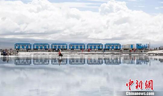 青海茶卡鹽湖回應“變垃圾潮:增派100名清潔工