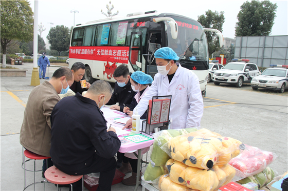 人民警察一心為民，捋袖捐血鐵血柔情——安康市公安局積極開展冬季獻血活動