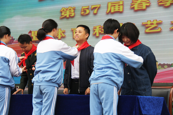 關心公益 感恩奉獻 ——我站職工參加市一小春季運動會暨體育科技藝術節開幕式