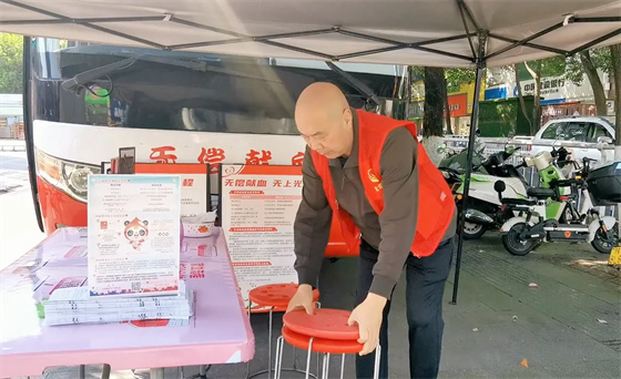 安康李軍,18年獻出“10”個自己……