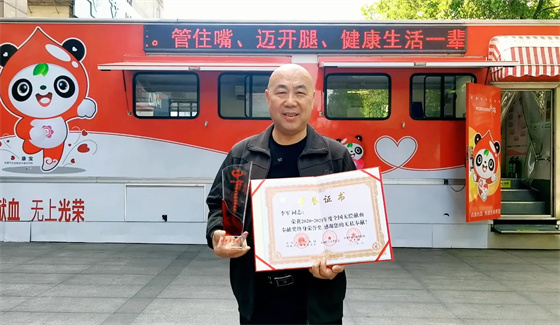 安康李軍,18年獻出“10”個自己……