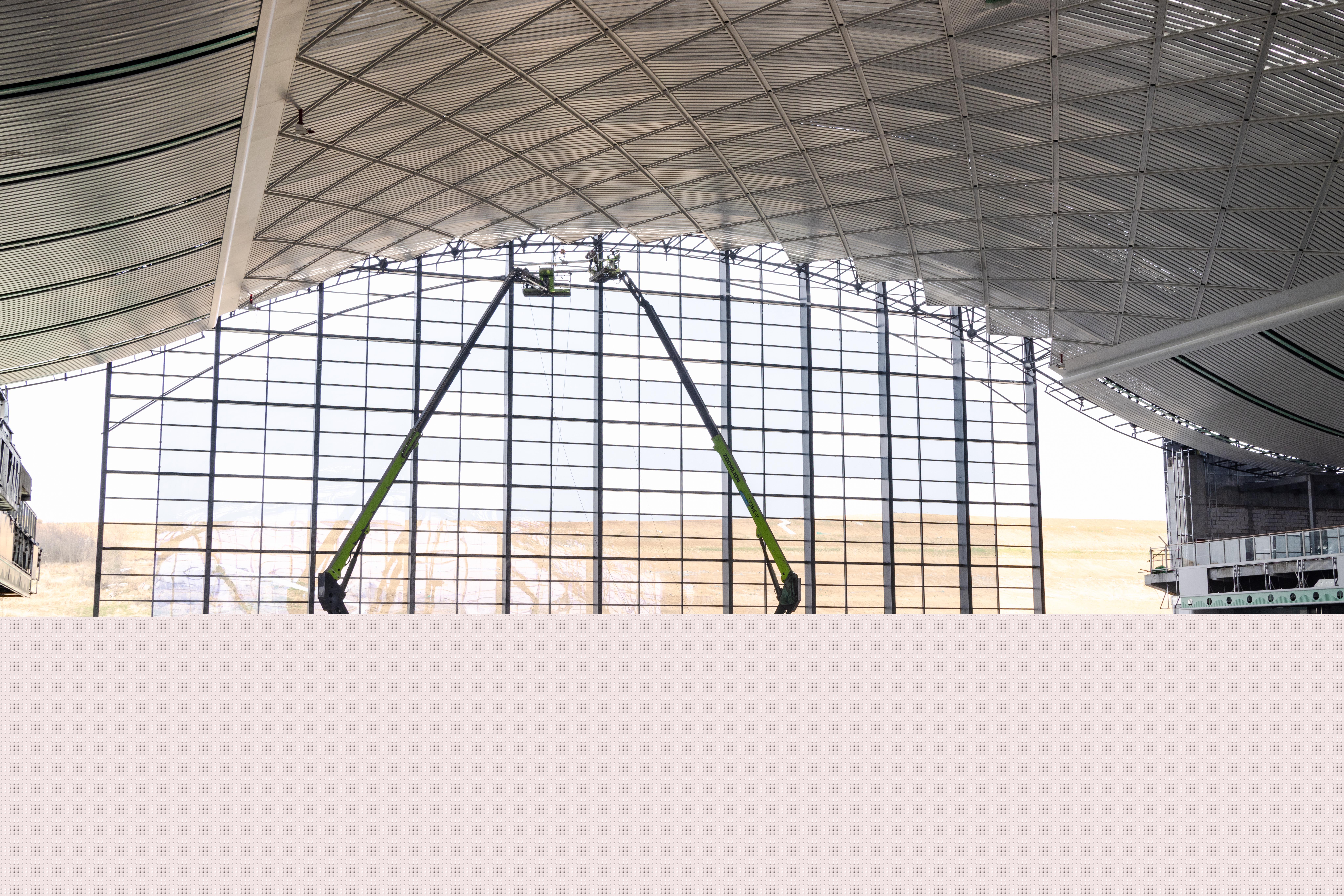 站內玻璃幕墻施工